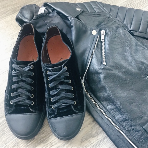 Marc Jacobs Other - MARC JACOBS • Velvet Sneakers in Black